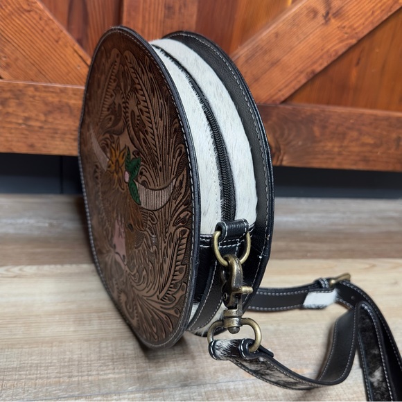 Night Gaze Hand-Tooled Round Bag main image 1